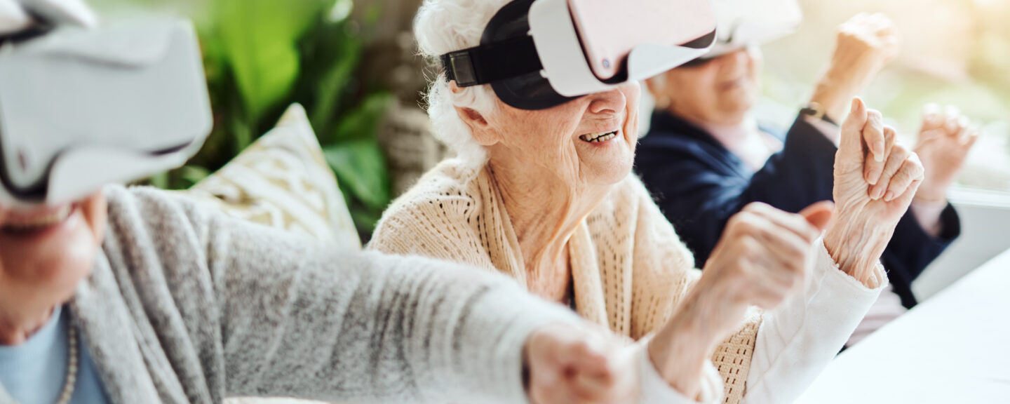 Personer på ålderdomshem med VR-utrusning