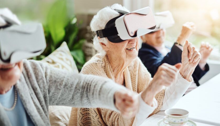 Personer på ålderdomshem med VR-utrusning